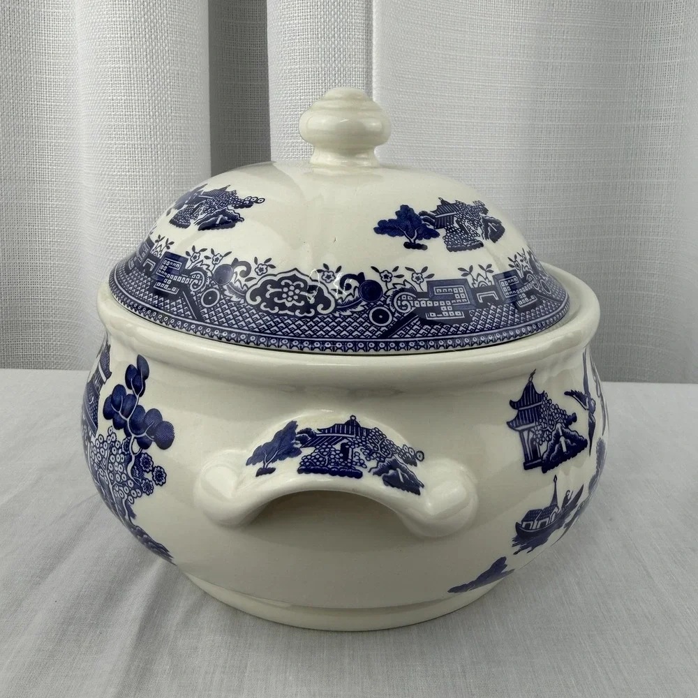 CHURCHILL Blue Willow Vegetable Soup Large Server Dish Bowl Handles w/ Lid
